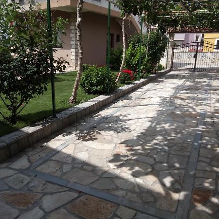 Apartments Leo Требине Екстериор снимка