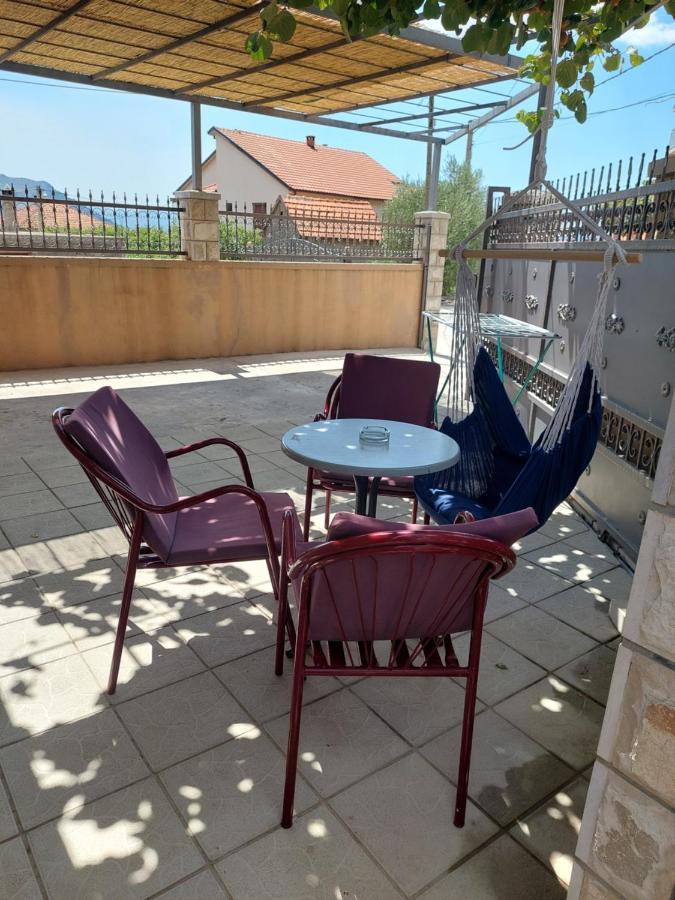 Apartments Leo Требине Екстериор снимка