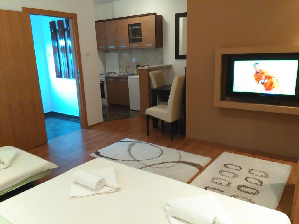 Apartments Leo Требине Екстериор снимка