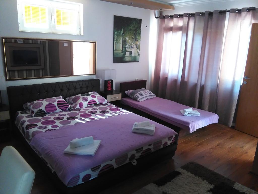 Apartments Leo Требине Екстериор снимка
