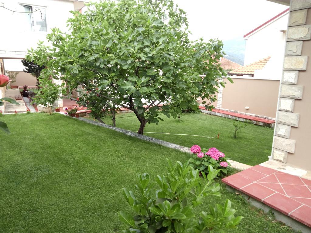 Apartments Leo Требине Екстериор снимка